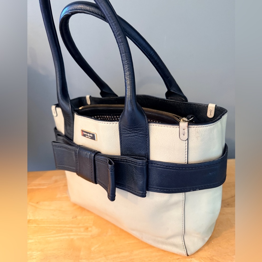 Kate Spade Black and Tan Leather Shoulder Bag - Picture 2 of 6